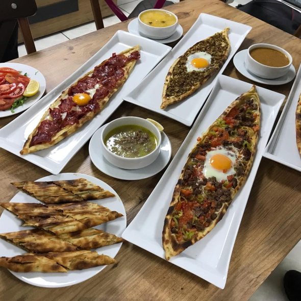 Kuşbaşılı Açık Pide