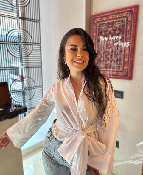 BEYAZ BAĞLAMALI GÖMLEK