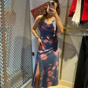 DESENLİ SATEN ELBİSE