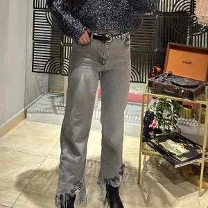 PAÇA DETAYLI LİKRASIZ JEAN